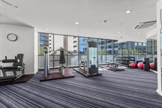 Brisbane Sky Retreat Views Pool Gym & Workspace - 2