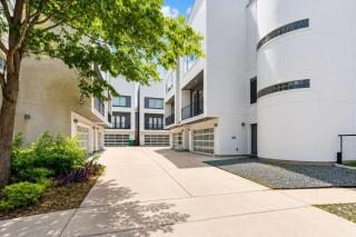 Modern 4-Story Townhome Med Center Sleeps 8 - Houston - 5