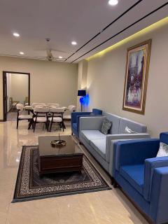 Zeta Suites 3BR with City View & Pool Access - 5