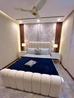 Zeta Suites 3BR with City View & Pool Access - 4