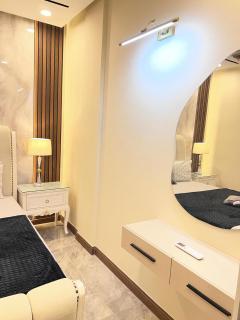 Zeta Suites 3BR with City View & Pool Access - 2
