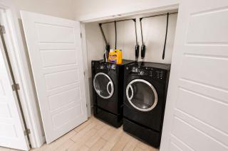 Modern 4-Story Townhome Med Center Sleeps 8 - Houston - 2