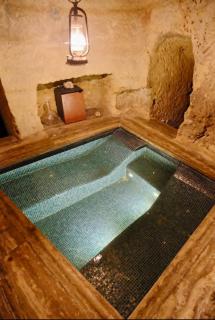 Secluded Maisonette with Caved Pool - 1