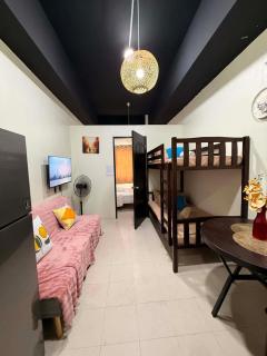 Cozy 1BR Near SM Cebu with Wi-Fi & Netflix up to 8 Pax - 4