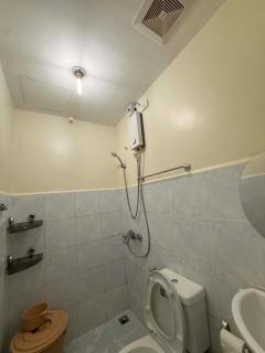 Cozy 1BR Near SM Cebu with Wi-Fi & Netflix up to 8 Pax - 2