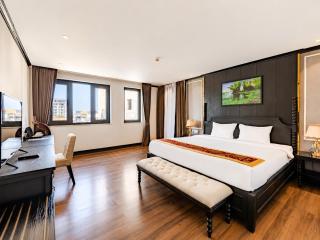 Aaron Riverview Hotel - 9