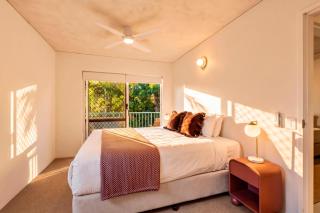 Picture Point Penthouse 12 - Renovated Coastal Retreat with Sunset Views - 3