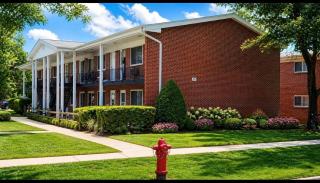 Cozy 2BR Villa Park Condo Near Train & Chicago - 1