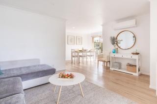 Pet friendly Driftwood Cottage, 1-28 Farm Rd - W-Fi, Air Con and ground floor - 8