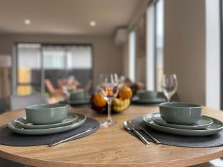 Chic 2-Bed Townhouse in Heart of Christchurch - 0