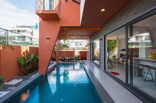 5BR Sunset Bay Villa Private Pool, Yard & Sauna - 0
