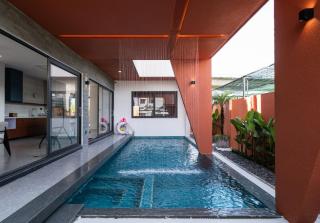 5BR Sunset Bay Villa Private Pool, Yard & Sauna - 5