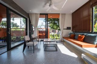 5BR Sunset Bay Villa Private Pool, Yard & Sauna - 1