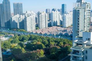 Yi Du Home with Double Views-At West Nanjing Road, Near Metro, Cards OK - 3