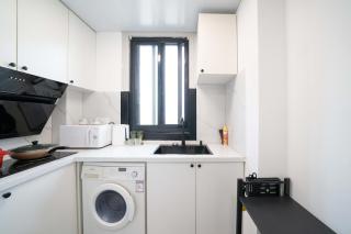 Yi Du Home with Double Views-At West Nanjing Road, Near Metro, Cards OK - 2