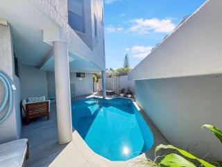 Ocean View 1BR Large Corner Balcony - 4