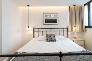 Yi Du Home with Double Views-At West Nanjing Road, Near Metro, Cards OK - 7