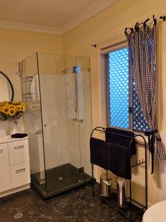 Vibrant & Vintage B & B - 3