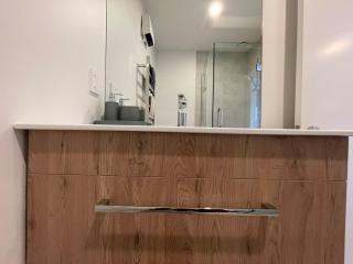 Modern 2BR Oasis Minutes from CBD walk to Merivale Mall - 6