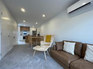Modern 2BR Oasis Minutes from CBD walk to Merivale Mall - 2