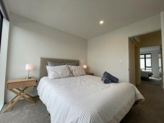 Modern 2BR Oasis Minutes from CBD walk to Merivale Mall - 1