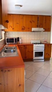 Living Waters Retreat - BnB Budget Accommodation - Boronia Heights - 9