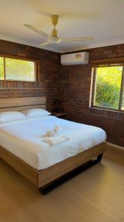 Living Waters Retreat - BnB Budget Accommodation - Boronia Heights - 3