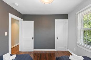 Massive 5BR Historic CozySuites House - 1