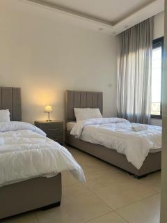Luxury Diplomatic Apartment North Abdoun - 3