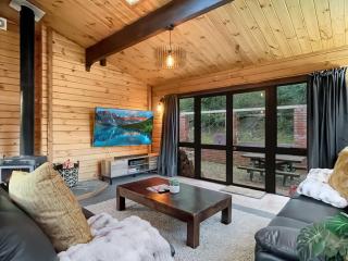 Family-Friendly Chalet Mountain Views - 8