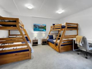 Family-Friendly Chalet Mountain Views - 3