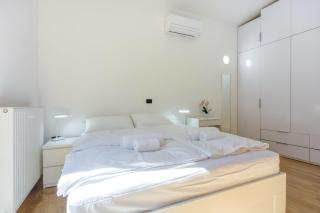 Azure Adriatic Residence with Sea-View Balcony - Happy Rentals - Koper - 2
