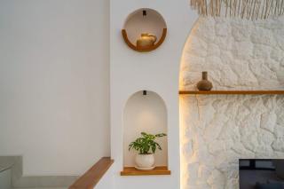Villa Lia - Stylish 2BR Private Pool Near Seseh, Canggu - 5