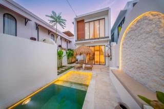 Villa Lia - Stylish 2BR Private Pool Near Seseh, Canggu - 1