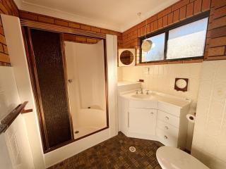Cameo Court Unit 7 - Bring your own linen - 3