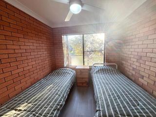 Cameo Court Unit 7 - Bring your own linen - 1