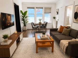 Stylish Furnished 2 Bedroom West End Living - 0