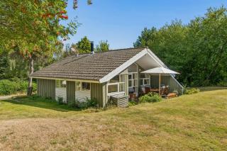 Inviting Summer House On Scenic Røsnæs - 0