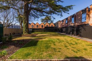 Brand New Designer 2BR 2Bath w Garage Central Chch - 8