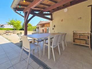 Family House With Garden For 8 At Prety - 7