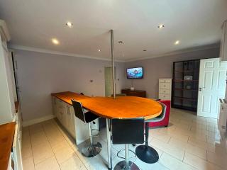 Characterful 2BDR Cottage Flat with Terrace Dublin - 9