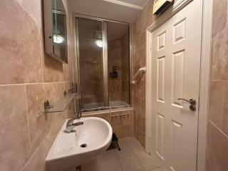 Characterful 2BDR Cottage Flat with Terrace Dublin - 6