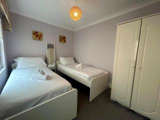 Characterful 2BDR Cottage Flat with Terrace Dublin - 3