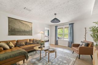 NEW! Peaceful Escape- Hot Tub, Game Room, Sleeps 16 - 9