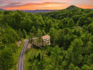 NEW! Peaceful Escape- Hot Tub, Game Room, Sleeps 16 - 0