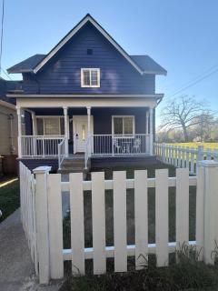 Comfortable 3BR-2BA Home for Families and Groups - 0