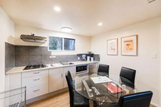 Meteor Suite for 3 - Parking Kitchenette - 8