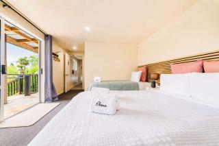 Meteor Suite for 3 - Parking Kitchenette - 2