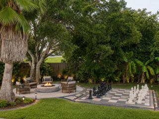 Family Fun House Pool Mini-Putt 3BR 2BA Sleep 12 - 8