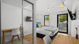 Palm Cove Studio with King Bed and Pool Myrtle Studio - 2